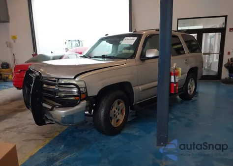 2004 Chevrolet Tahoe Lt из США, поврежденный, VIN 1GNEC13Z44R243011